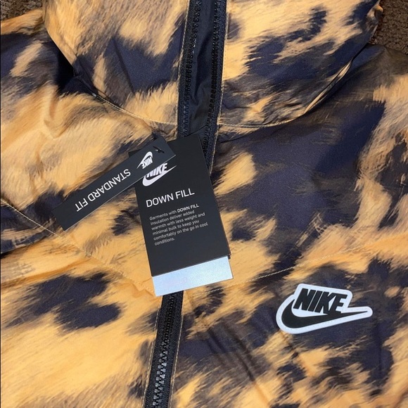 Nike Down Filled Puffer Coat NWT - Picture 3 of 6
